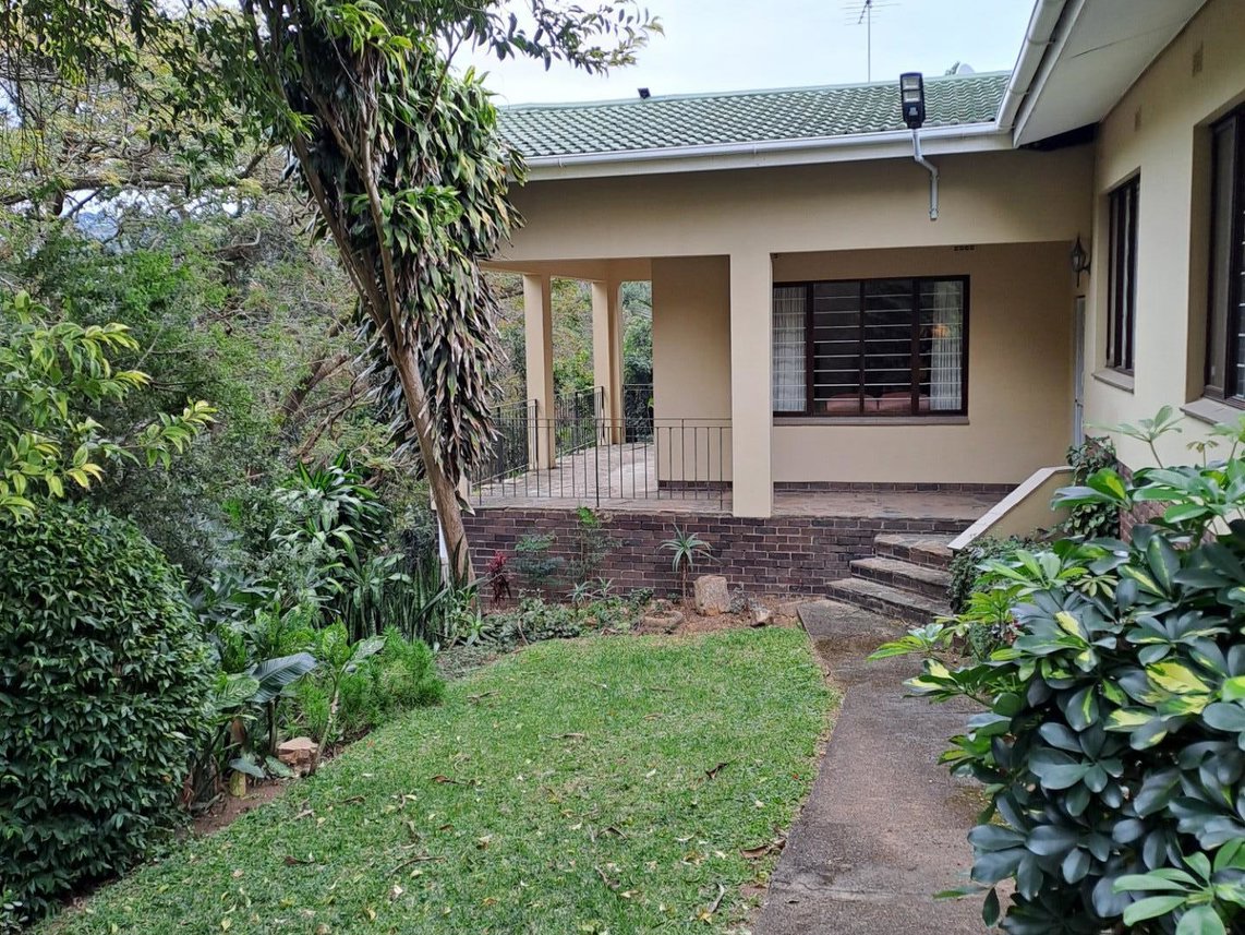 4 Bedroom House For Sale in Padfield Park