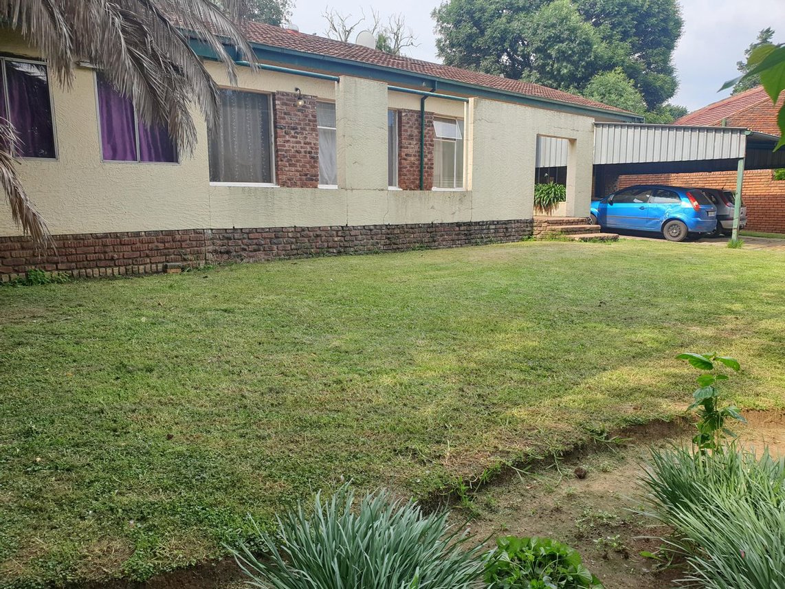 5 Bedroom House For Sale in Standerton Central