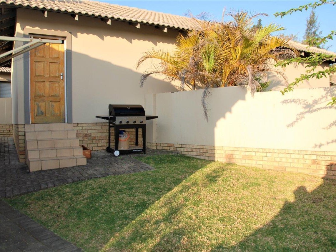 2 Bedroom Townhouse For Sale in Ruimsig