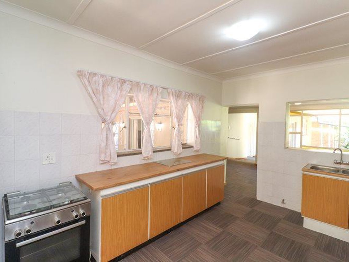 6 Bedroom House For Sale in Northmead