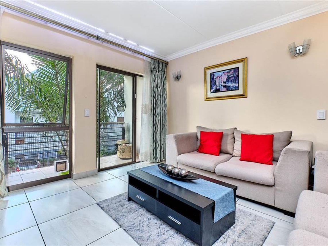 2 Bedroom Apartment For Sale in Bryanston