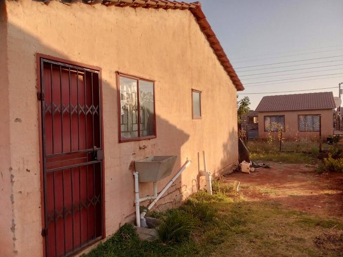 2 Bedroom House For Sale in Soshanguve South