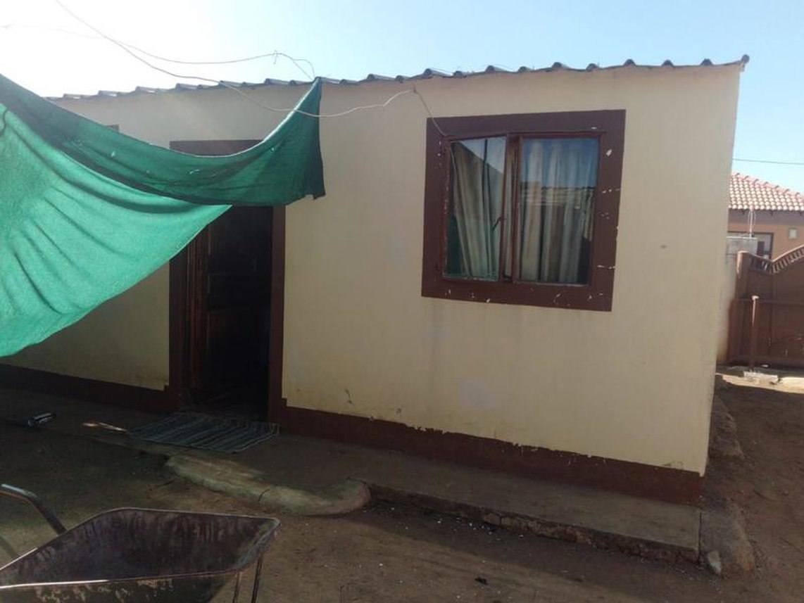 4 Bedroom House For Sale in Lethlabile