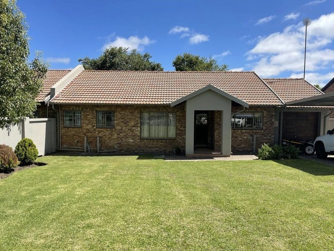 3 Bedroom Townhouse For Sale in Secunda