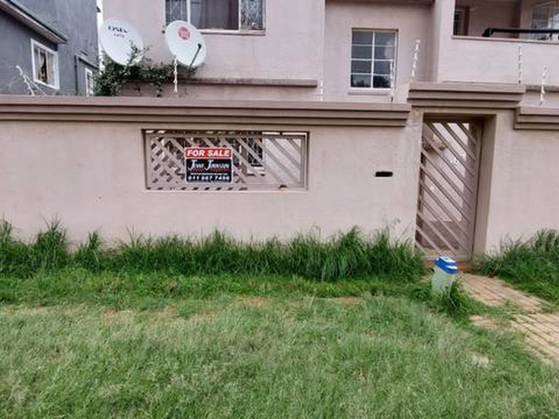 5 Bedroom Townhouse For Sale in Rosettenville