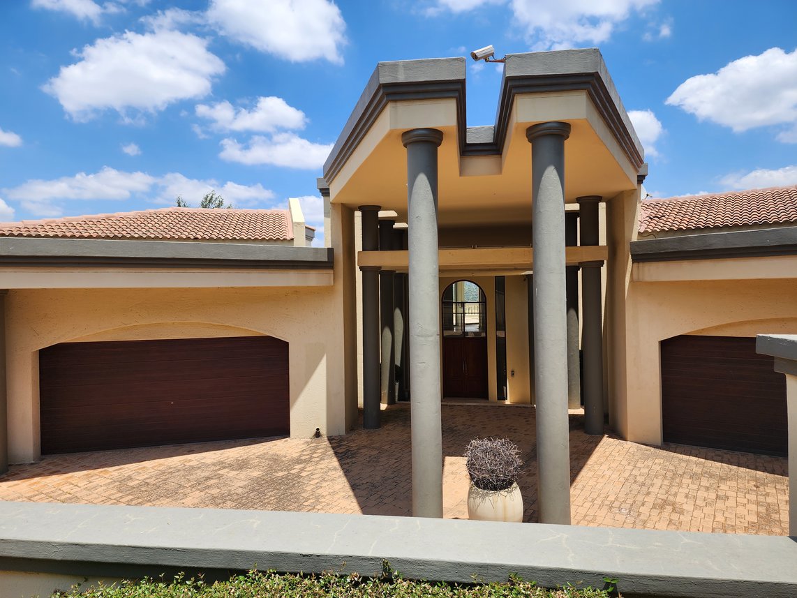 4 Bedroom House For Sale in Woodhill