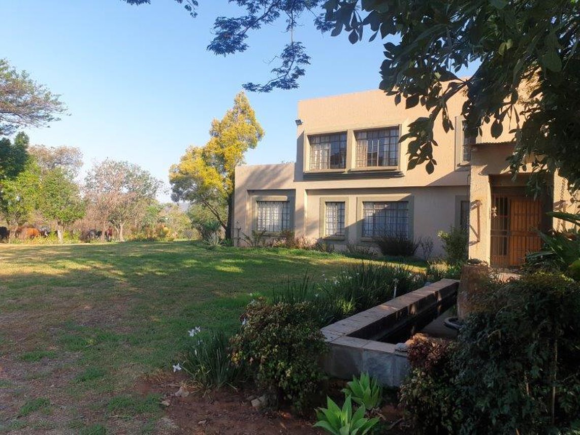 6 Bedroom Farm For Sale in Rietfontein A H