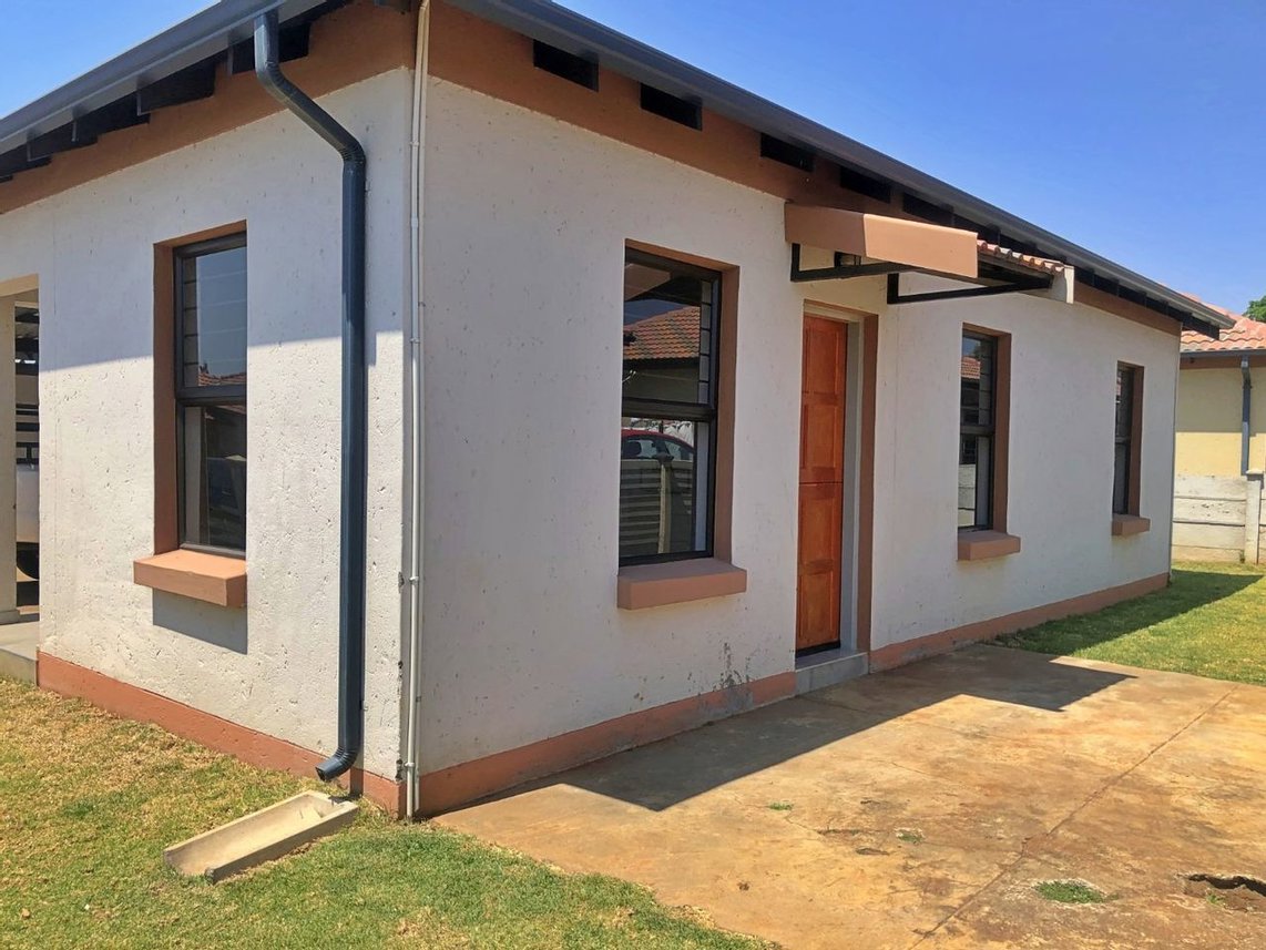 3 Bedroom Lifestyle Estate For Sale in Waterval East