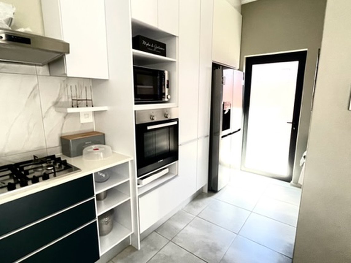 3 Bedroom Townhouse For Sale in Kyalami Hills