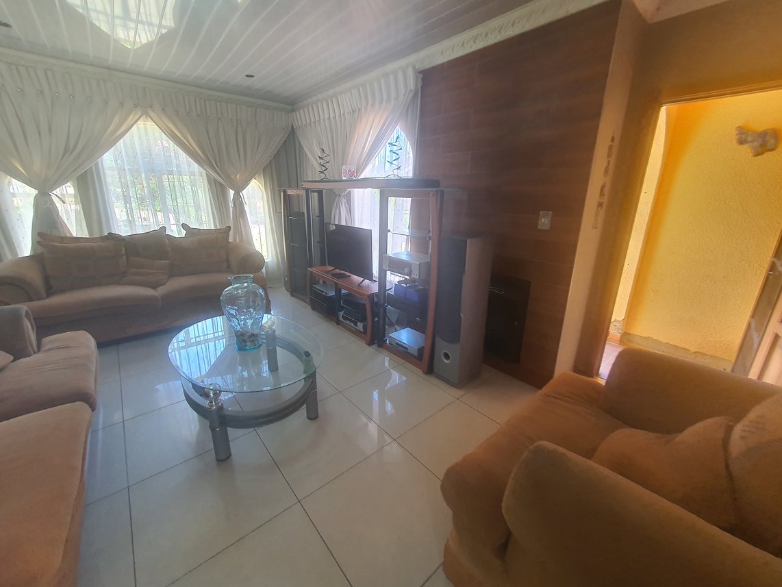 3 Bedroom House For Sale in Meredale