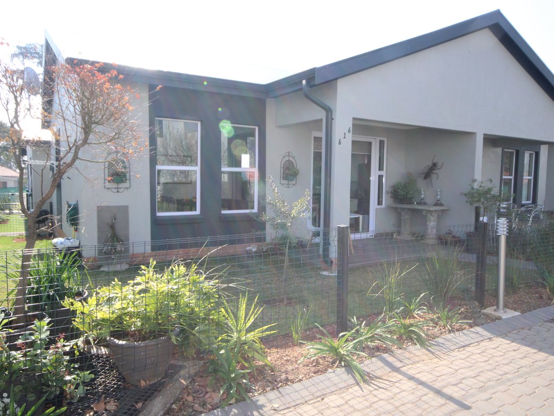 1 Bedroom Townhouse For Sale in Modderfontein