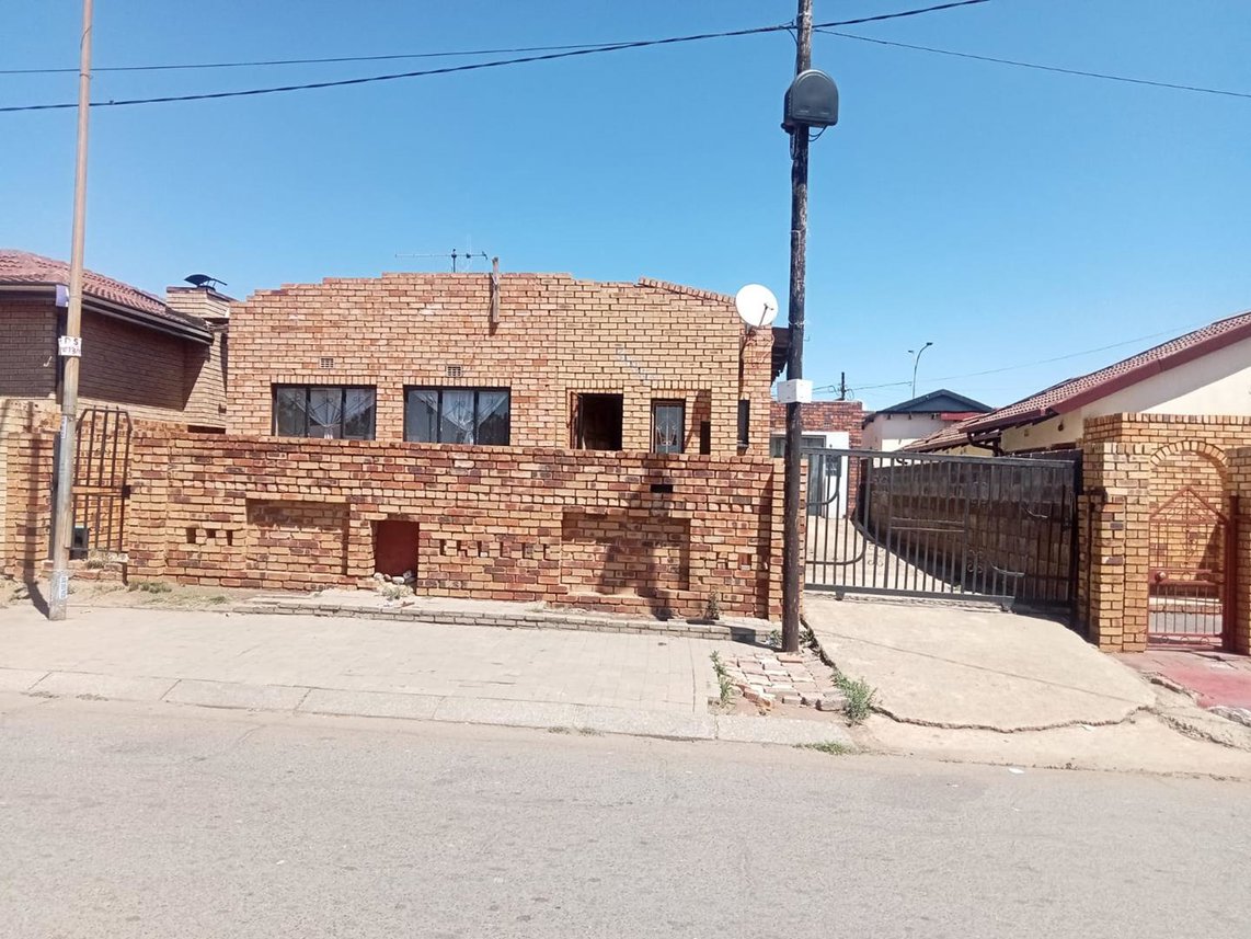 4 Bedroom House For Sale in Dobsonville