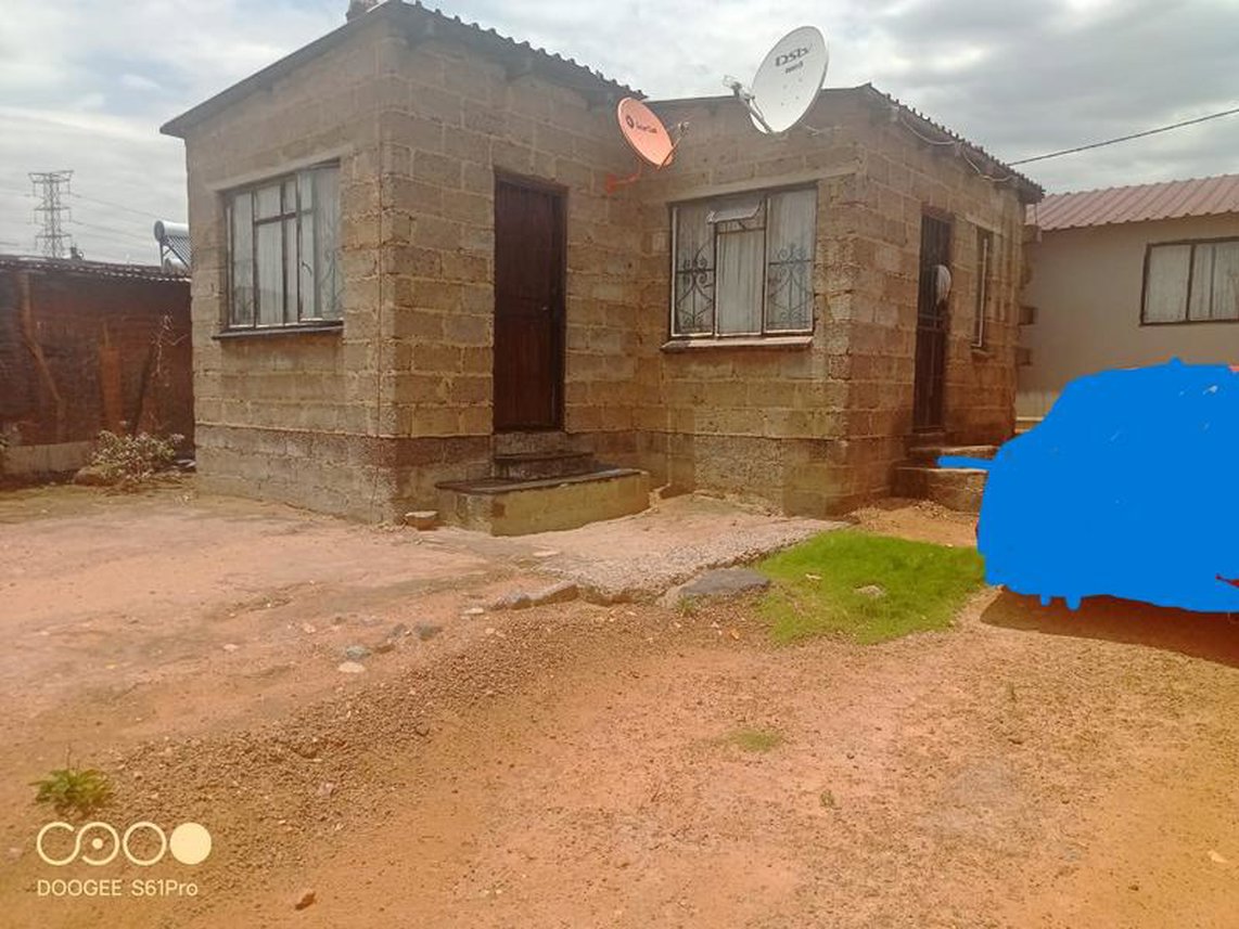 4 Bedroom House For Sale in Tembisa