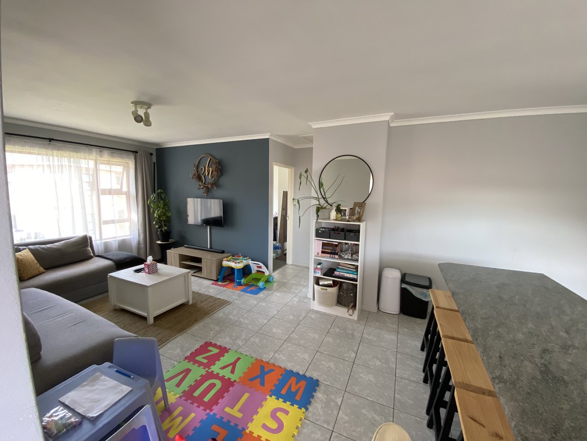 2 Bedroom Apartment To Rent in Gordons Bay