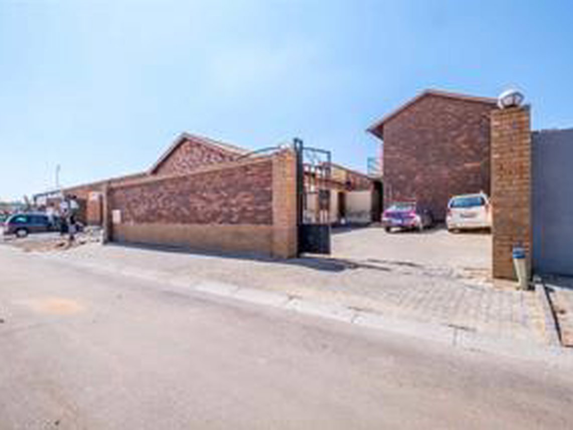 14 Bedroom House For Sale in Tembisa
