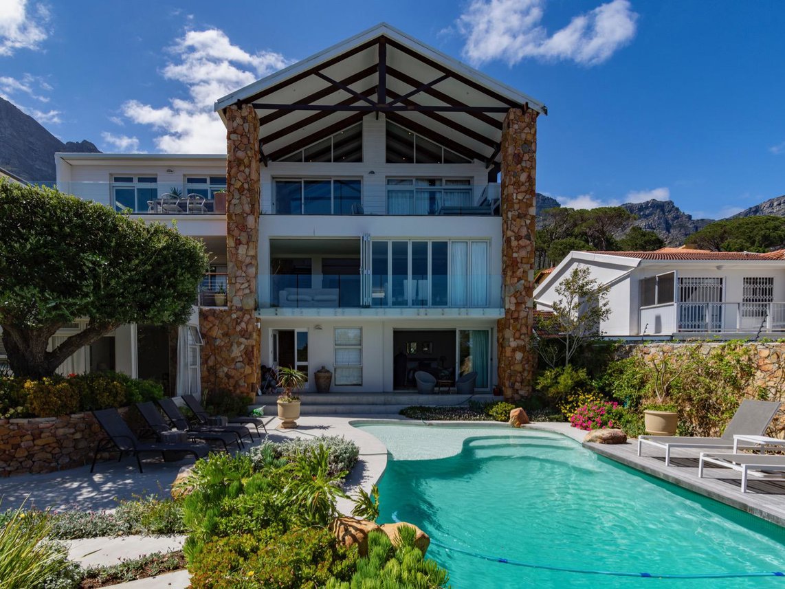 6 Bedroom House To Rent in Camps Bay