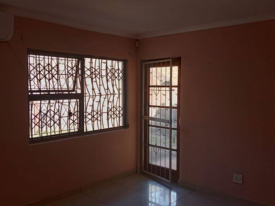 2 Bedroom Townhouse To Rent in Amanzimtoti