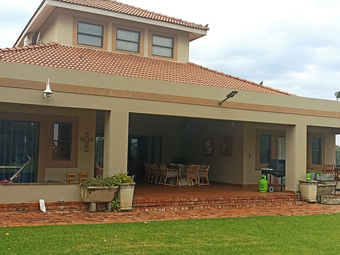 9 Bedroom Small Holding For Sale in Parys