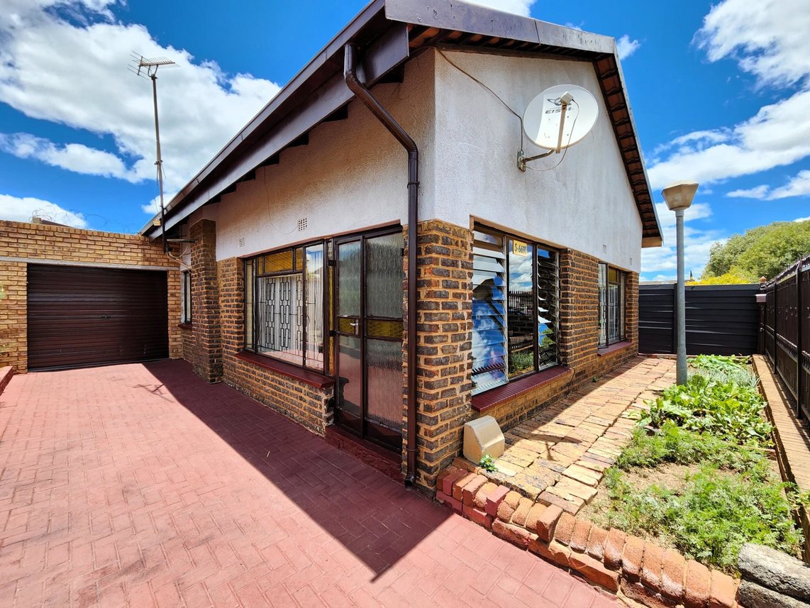 5 Bedroom House For Sale in Mamelodi West