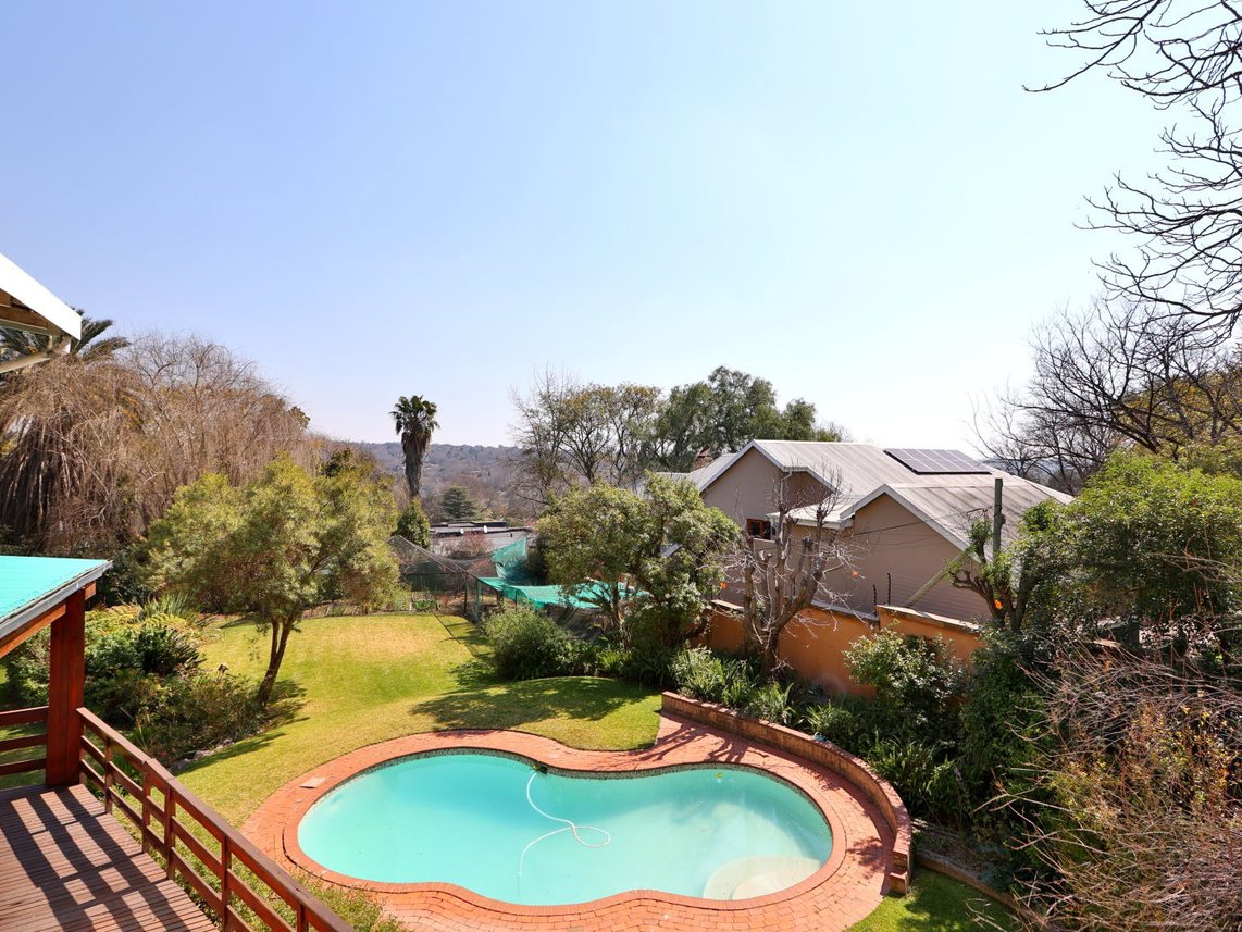 4 Bedroom House For Sale in Craighall Park
