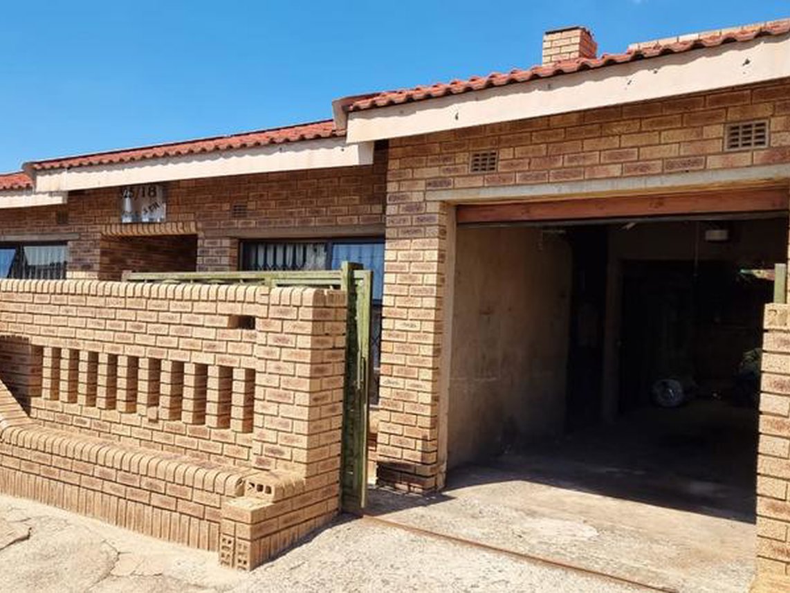 2 Bedroom House To Rent in Dhlamini
