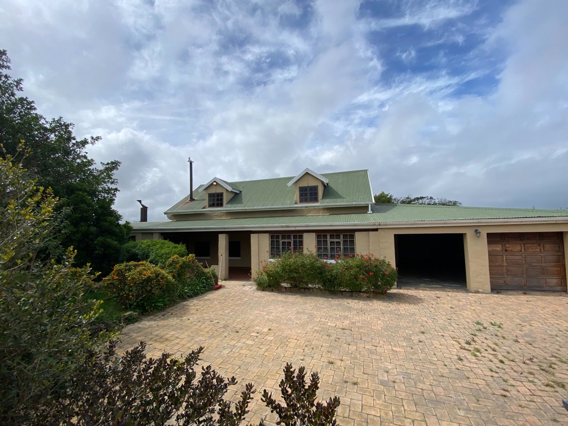 4 Bedroom Small Holding For Sale in Mossel Bay Rural