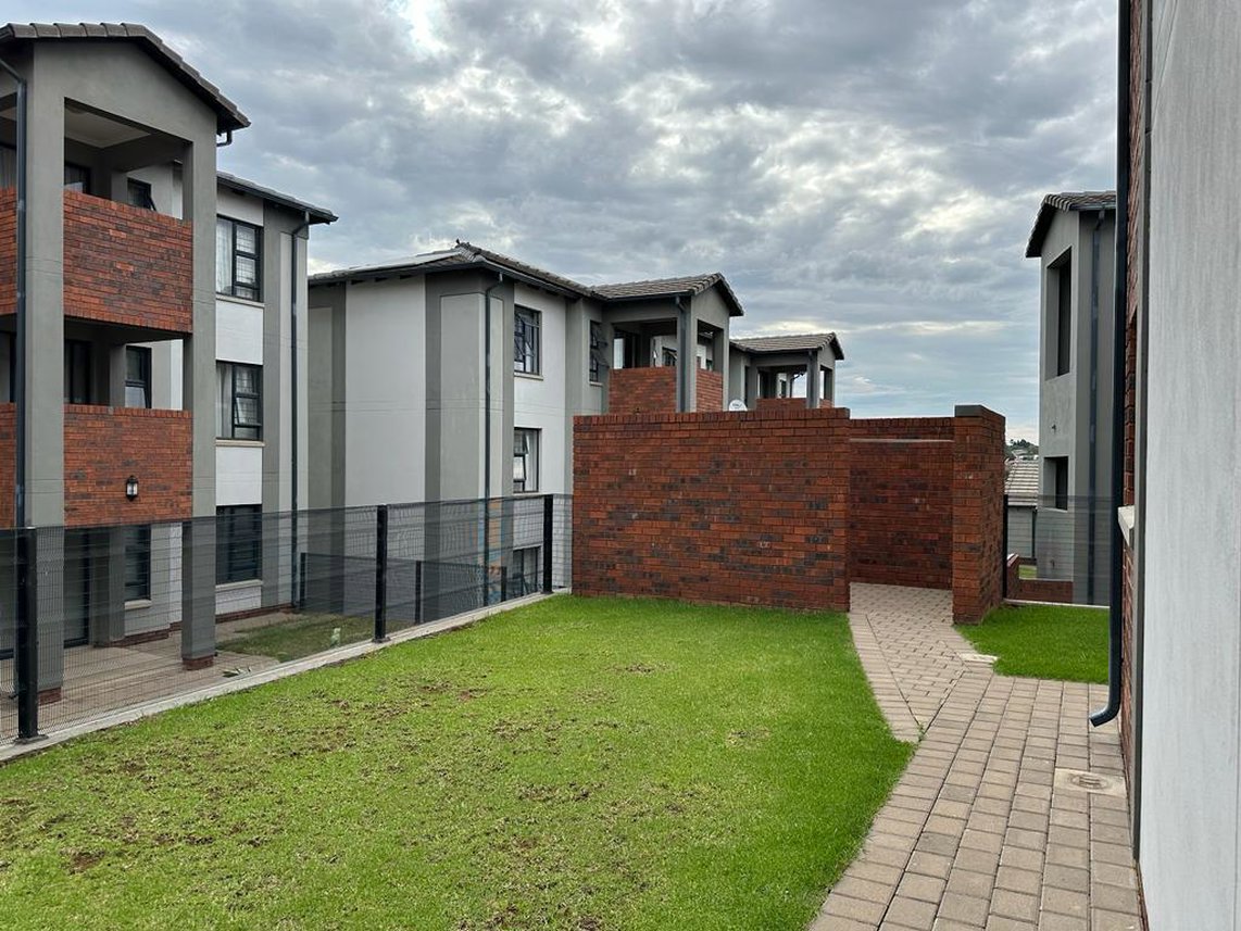 2 Bedroom Security Estate For Sale in Amberfield