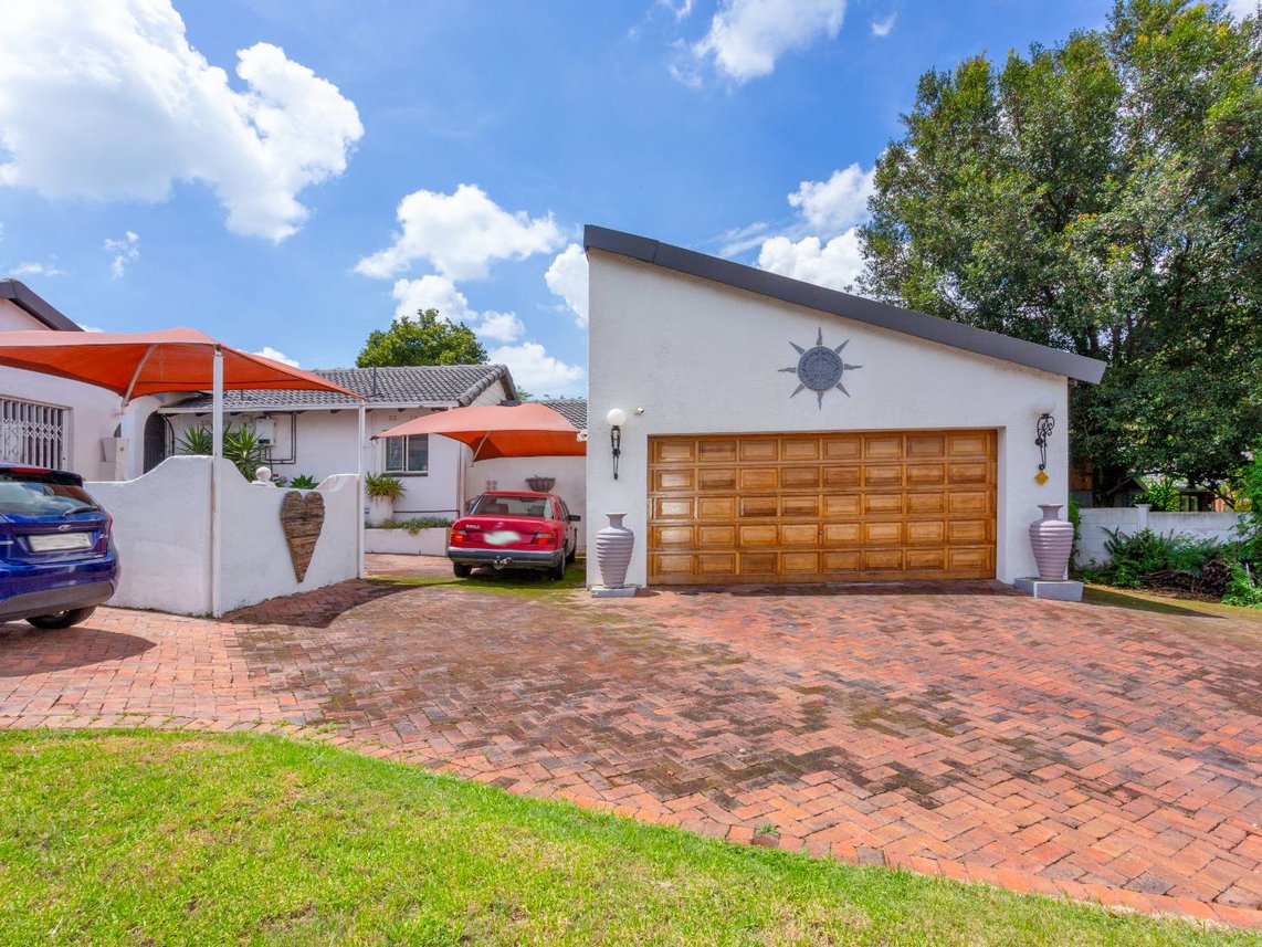 3 Bedroom House To Rent in Olivedale