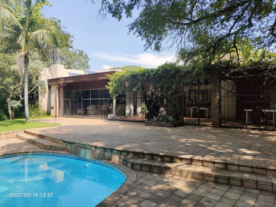 7 Bedroom Small Holding For Sale in Zandfontein AH
