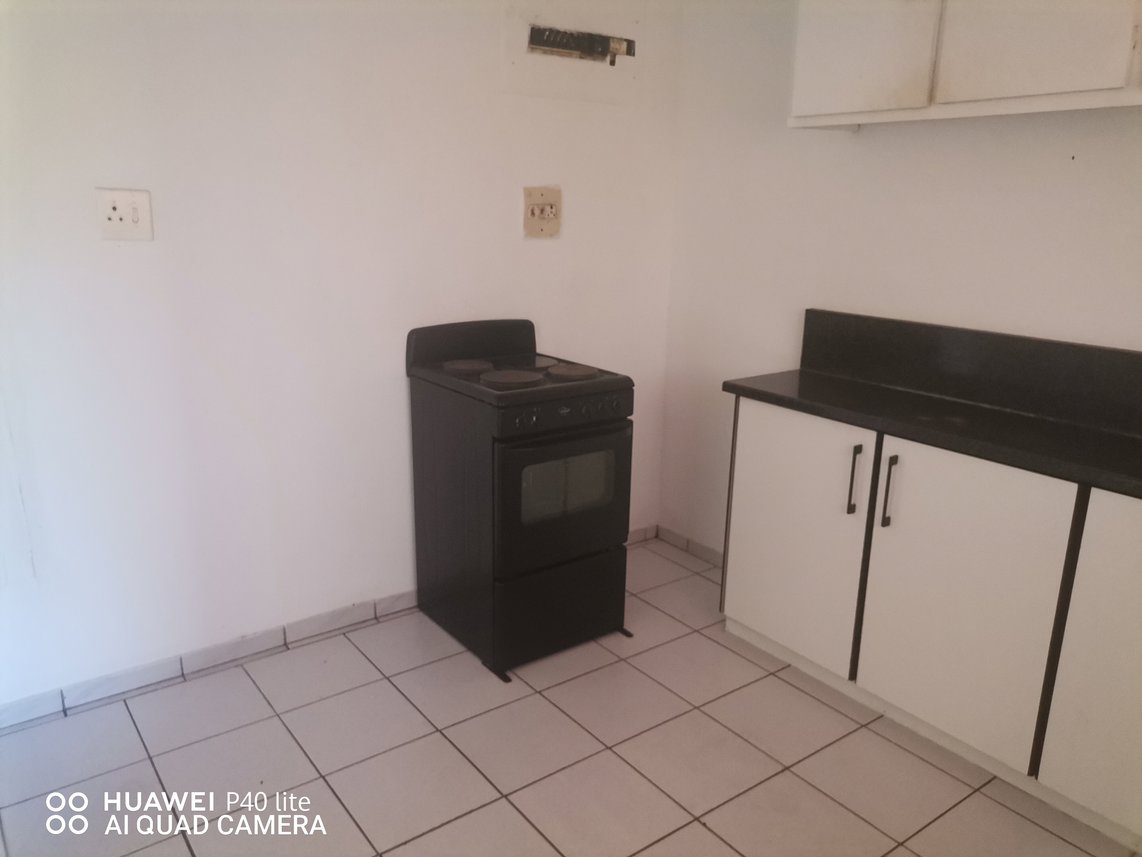 2 Bedroom Apartment For Sale in Pinetown Central