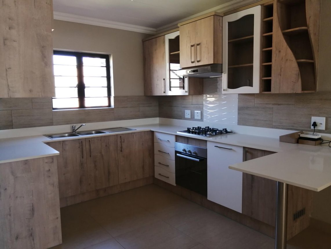 3 Bedroom Apartment To Rent in Annlin
