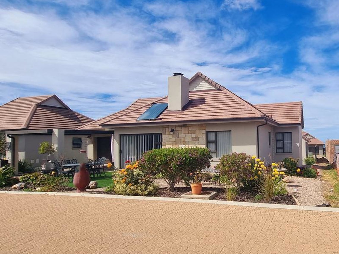 2 Bedroom House For Sale in Mossel Bay