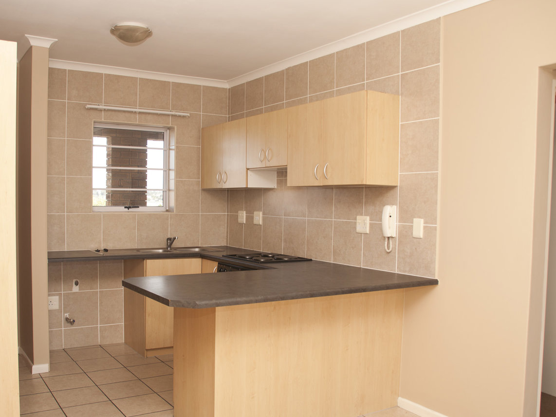2 Bedroom Apartment To Rent in Protea Heights