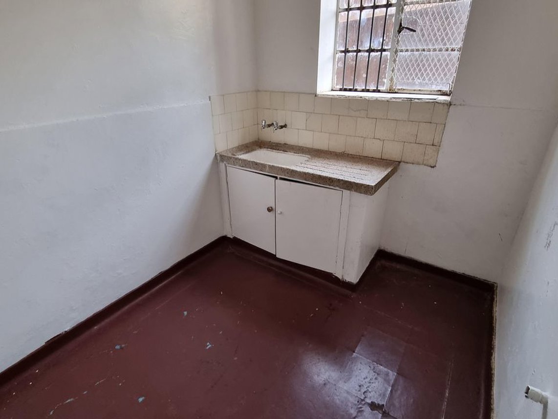 2 Bedroom Flat To Rent in Yeoville