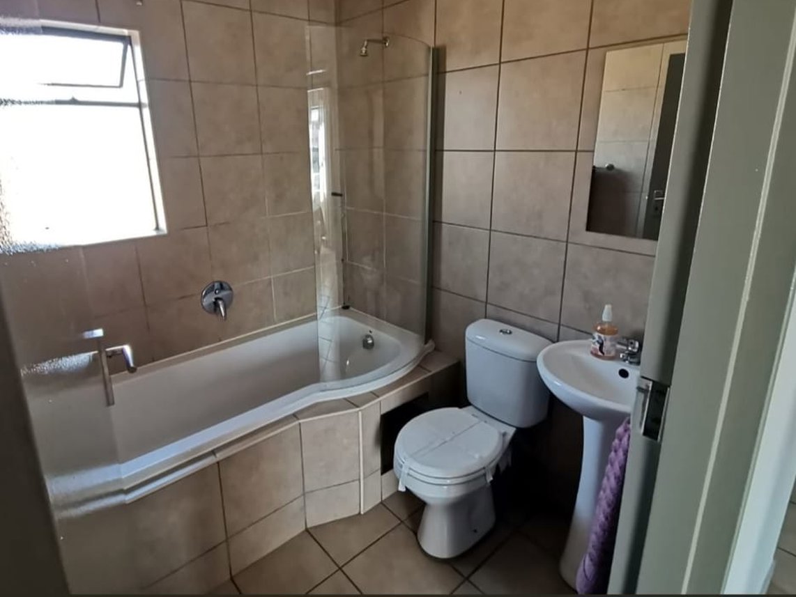 2 Bedroom Apartment To Rent in Olifantsvlei