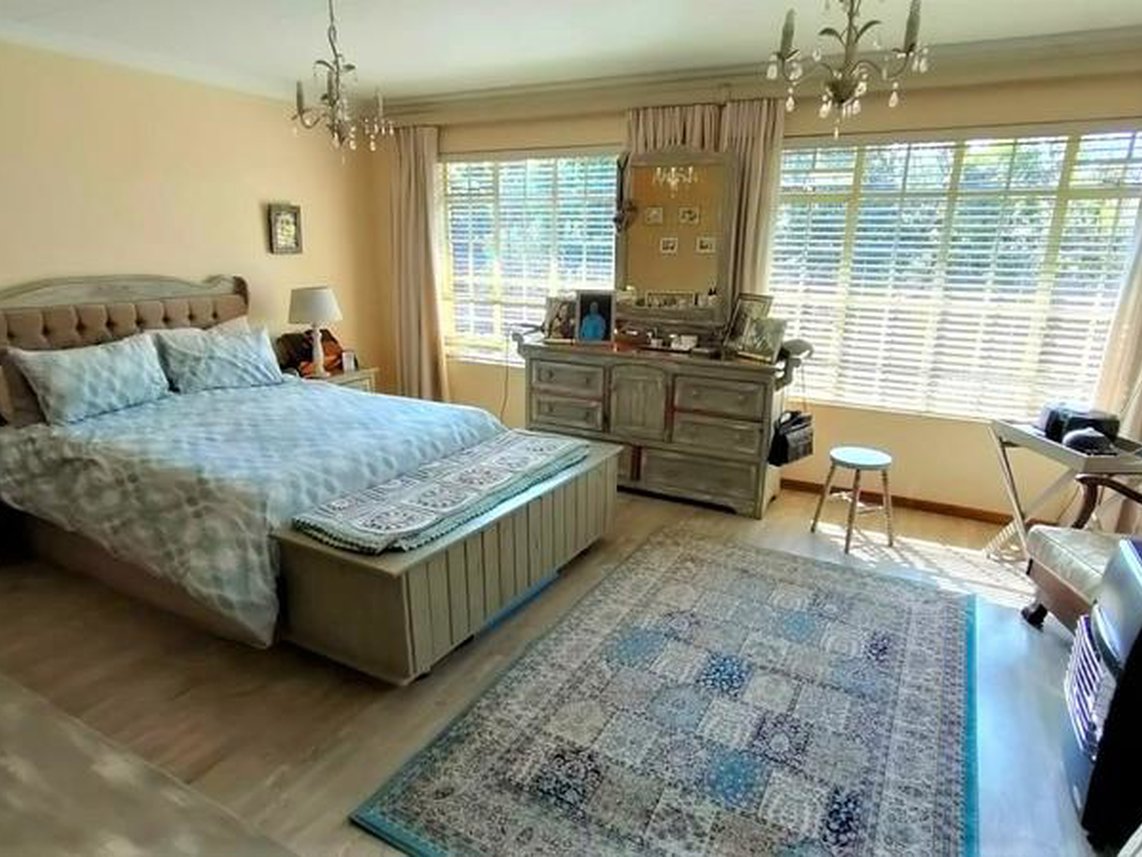 7 Bedroom House For Sale in Groenkol