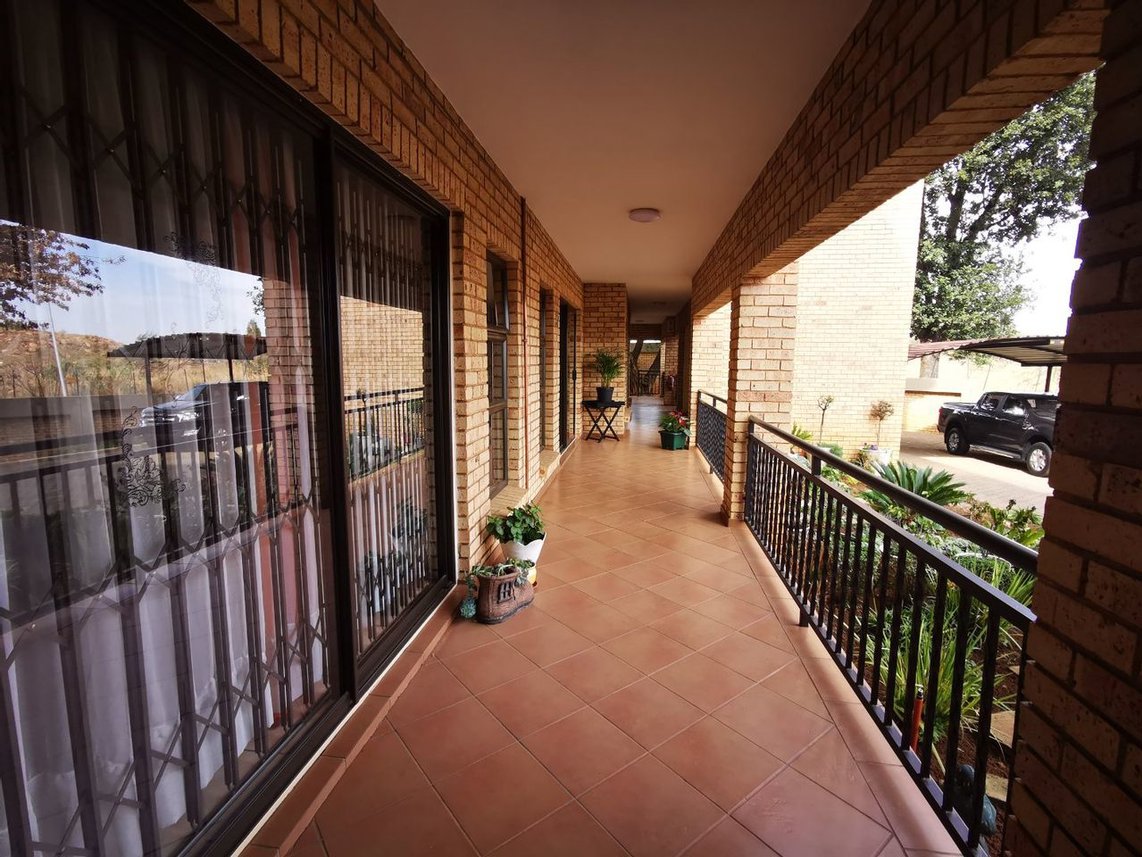 2 Bedroom Flat For Sale in Monument