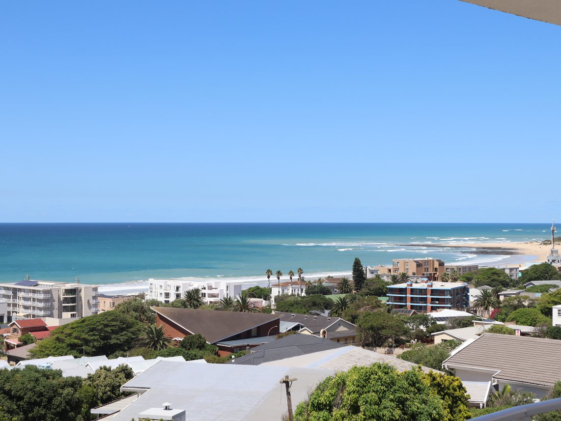 3 Bedroom Apartment For Sale in Central Jeffreys Bay