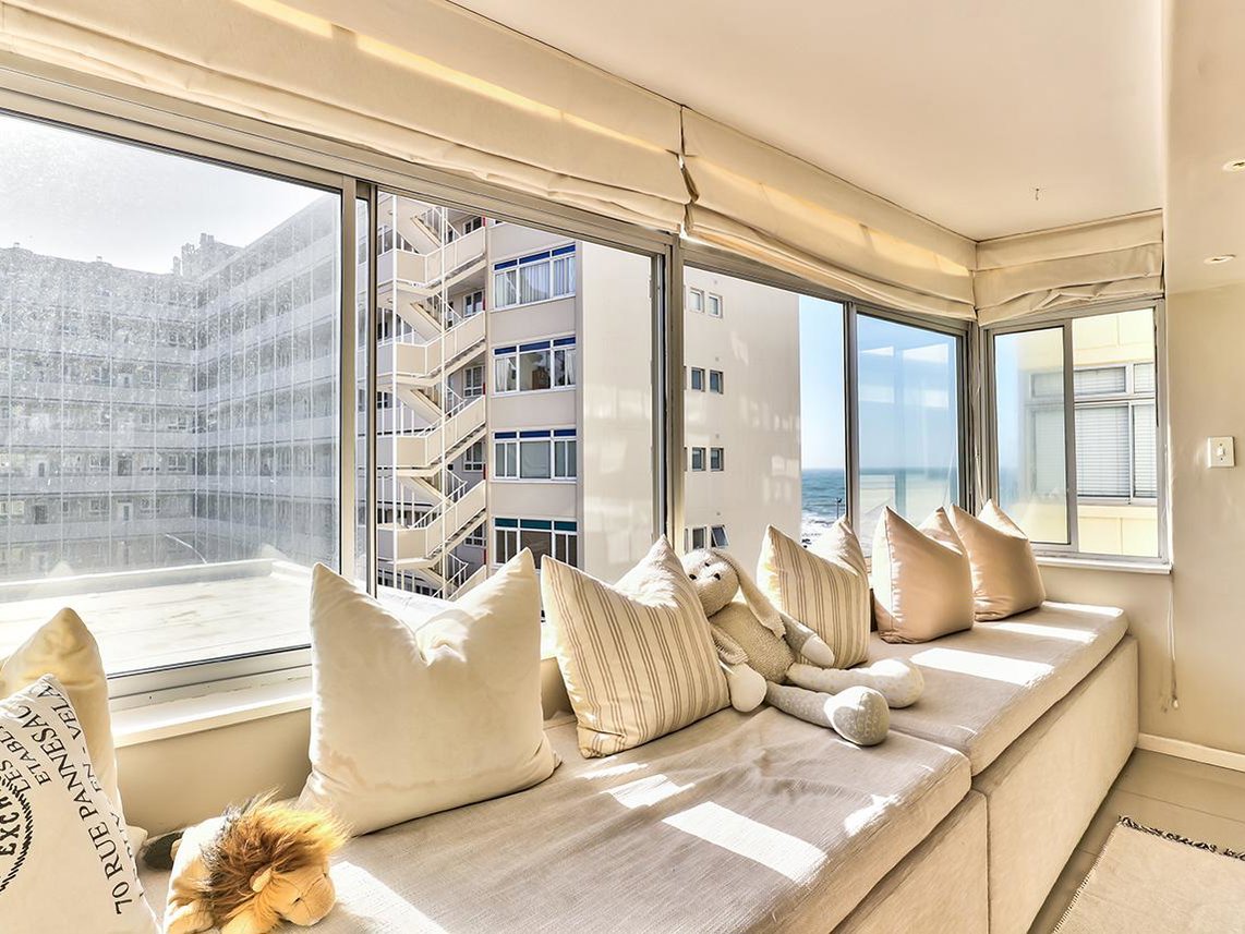 2 Bedroom Apartment For Sale in Mouille Point