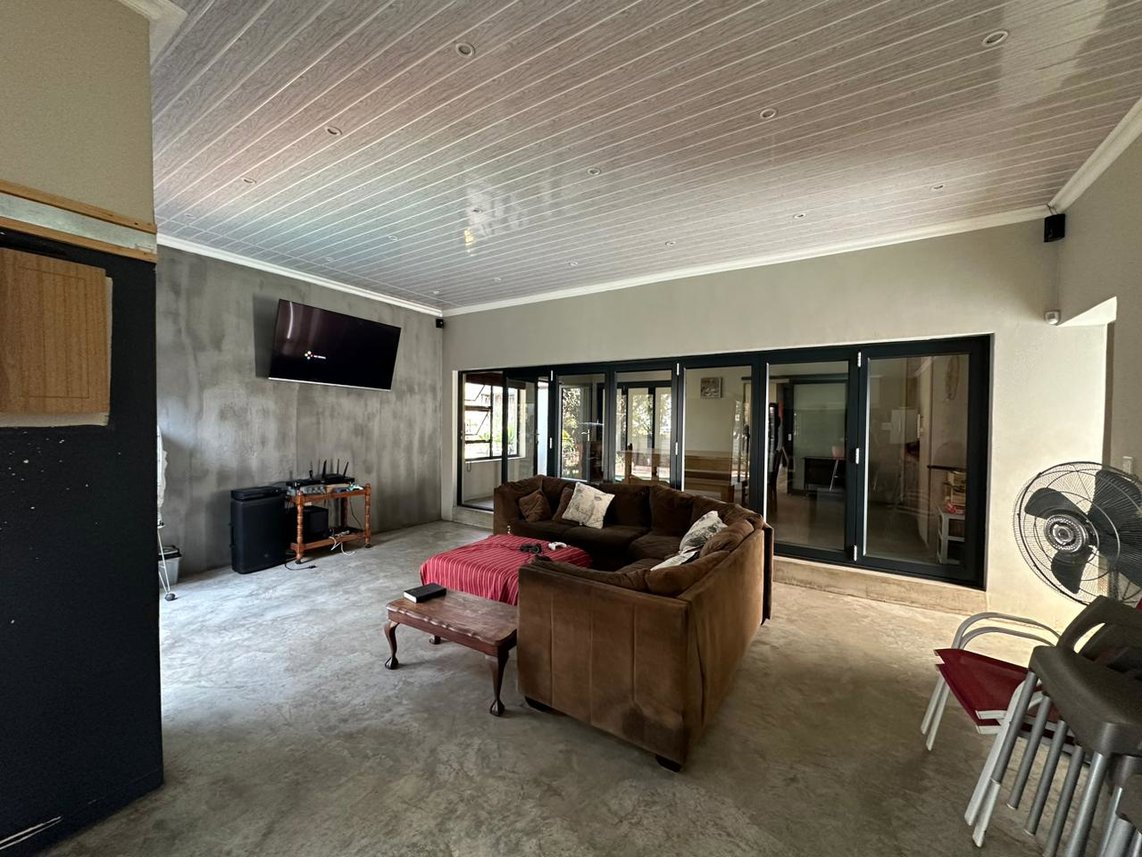 9 Bedroom House For Sale in Protea Park