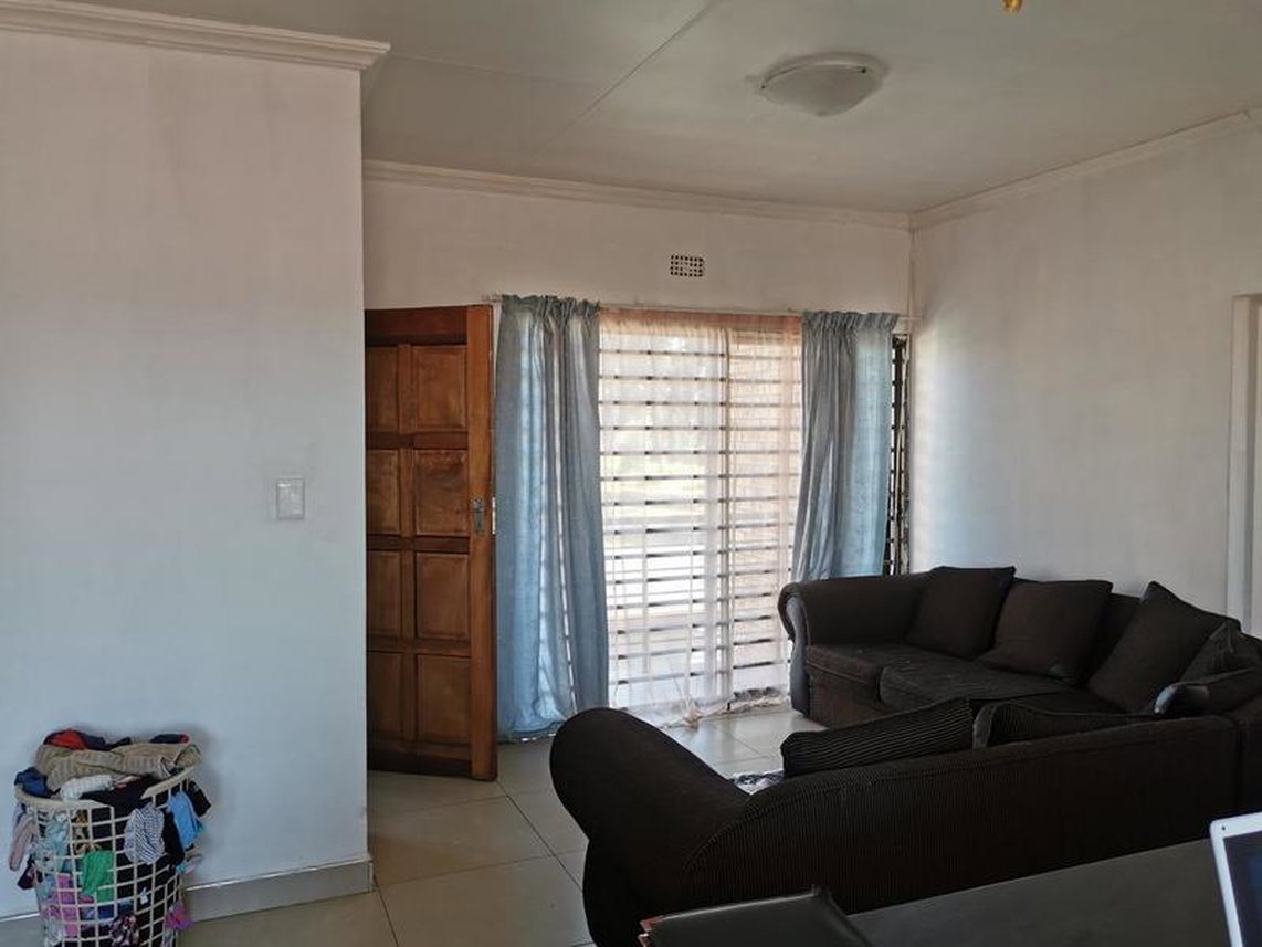 2 Bedroom Apartment To Rent in Lenasia