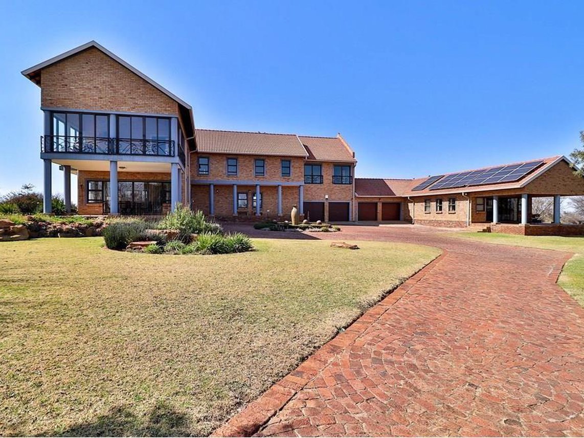 5 Bedroom House For Sale in Potchefstroom