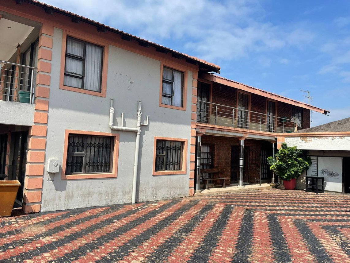 12 Bedroom Guesthouse/B&B For Sale in Kagiso