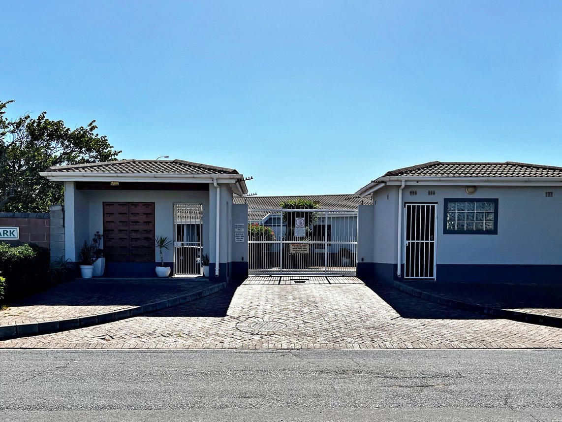 2 Bedroom Apartment For Sale in Edgemead