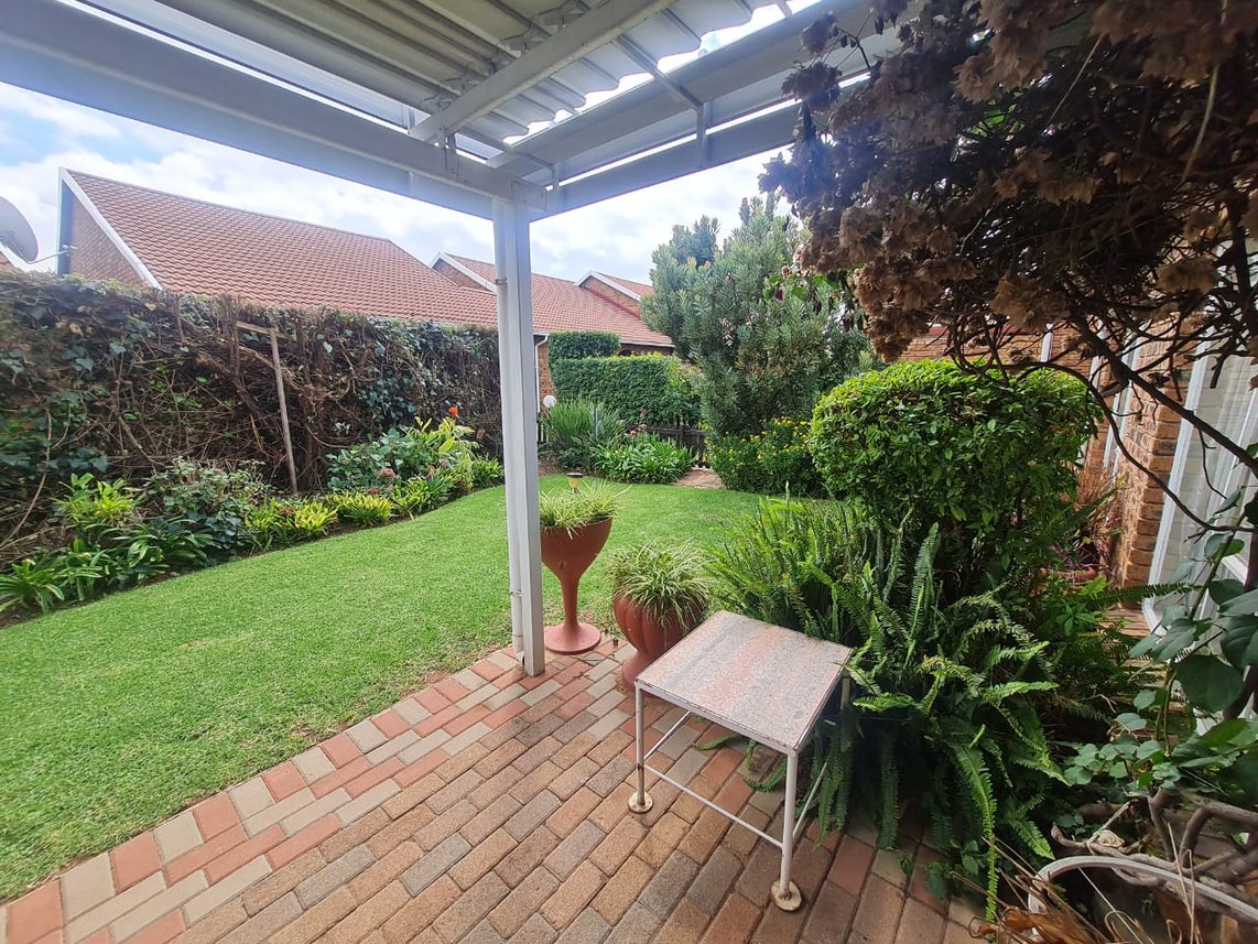 2 Bedroom Townhouse For Sale in Edenvale