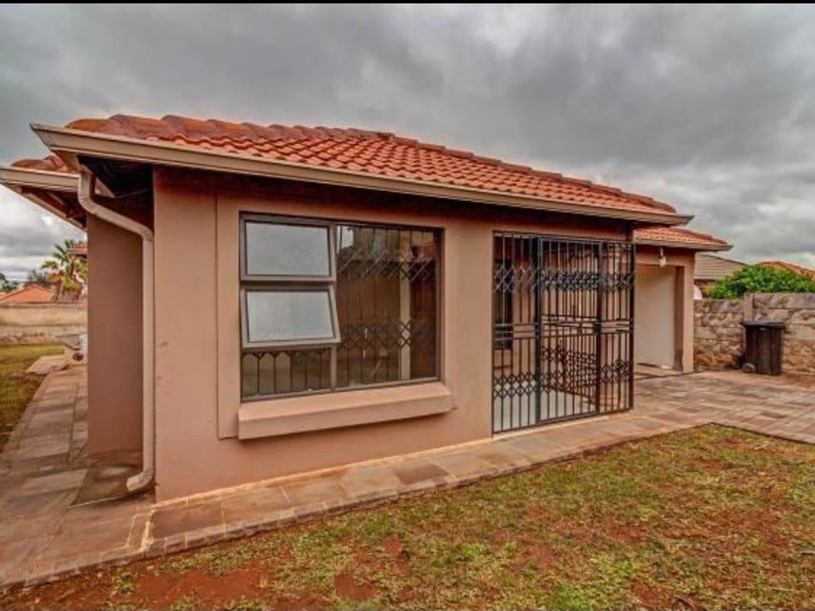 3 Bedroom House To Rent in Cosmo City