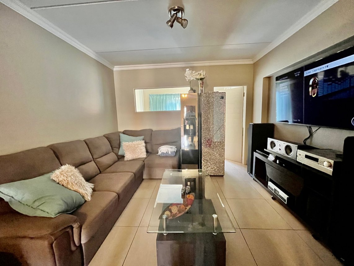 3 Bedroom Apartment For Sale in Pretoria West