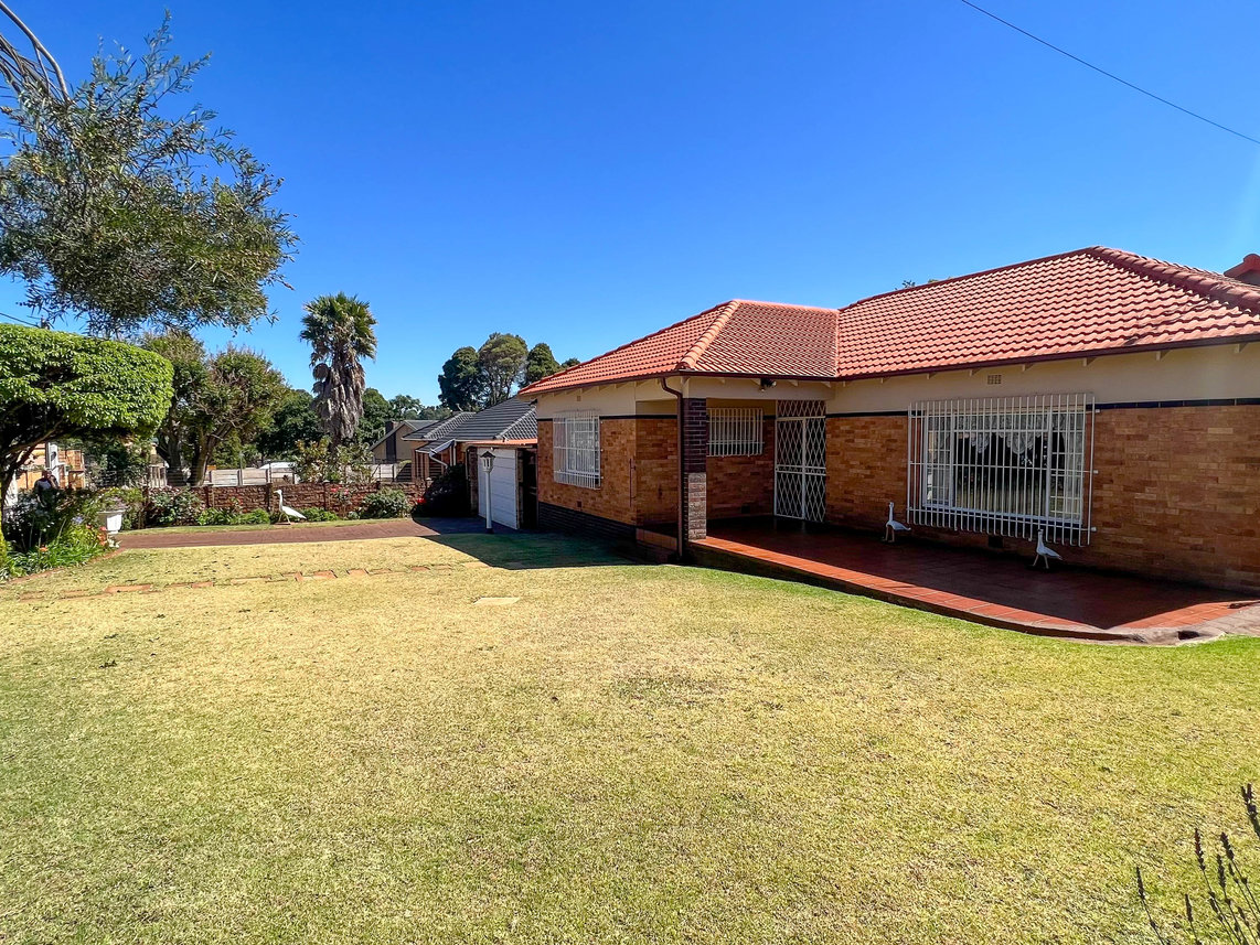 3 Bedroom House For Sale in Roodepoort