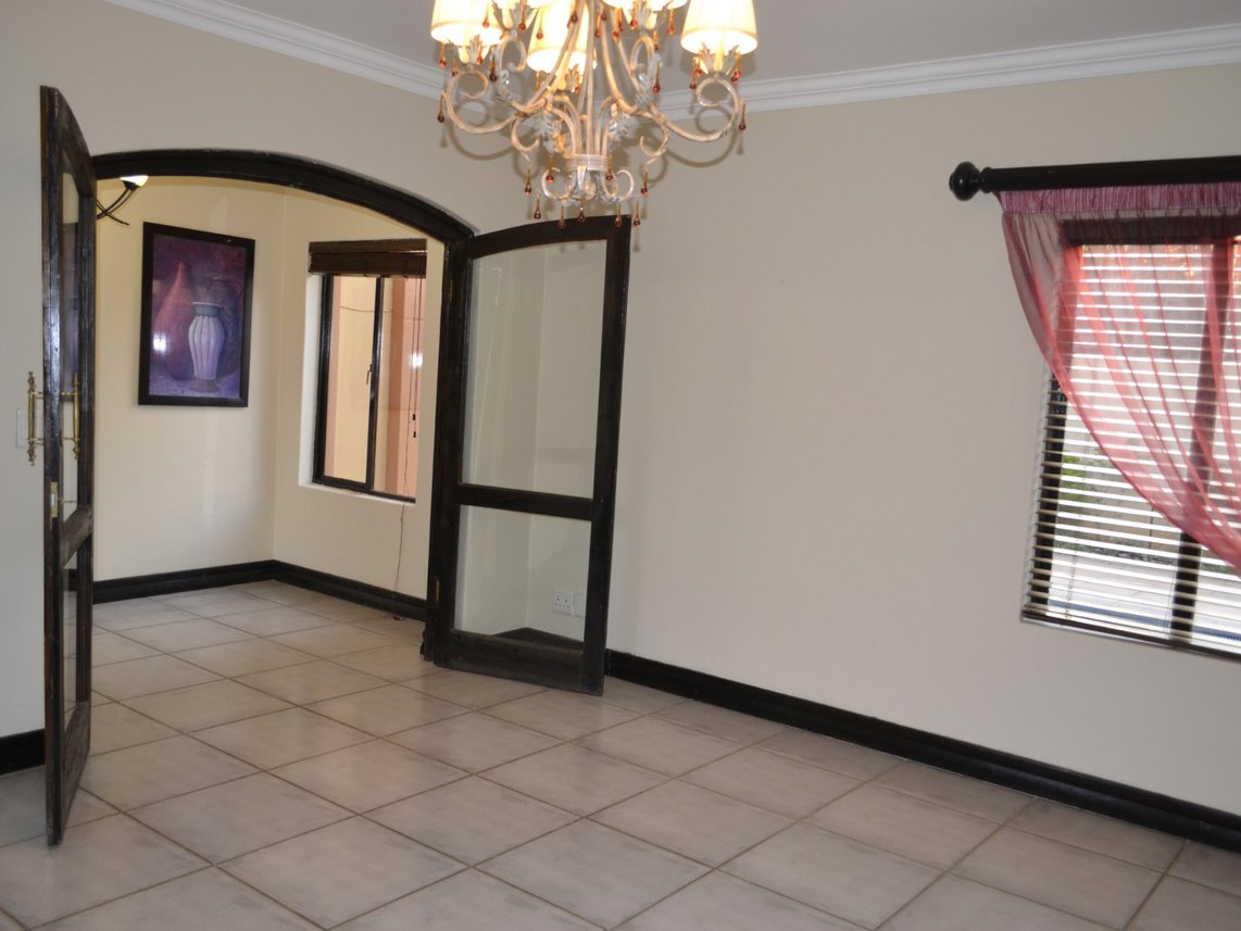 4 Bedroom House For Sale in Silver Lakes Golf Estate
