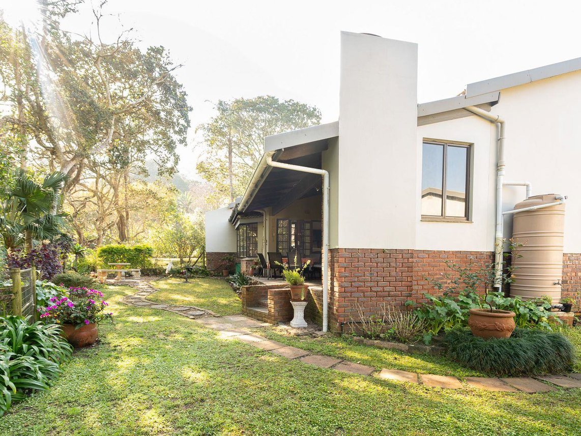 3 Bedroom Simplex For Sale in Kloof